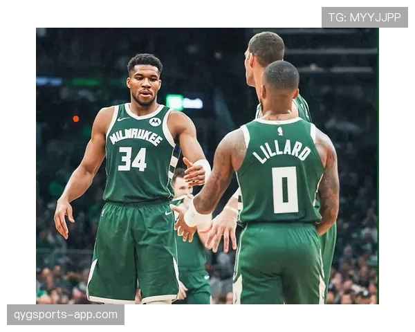 米德尔顿无球跑动制造空位，区别于字母哥内线主导